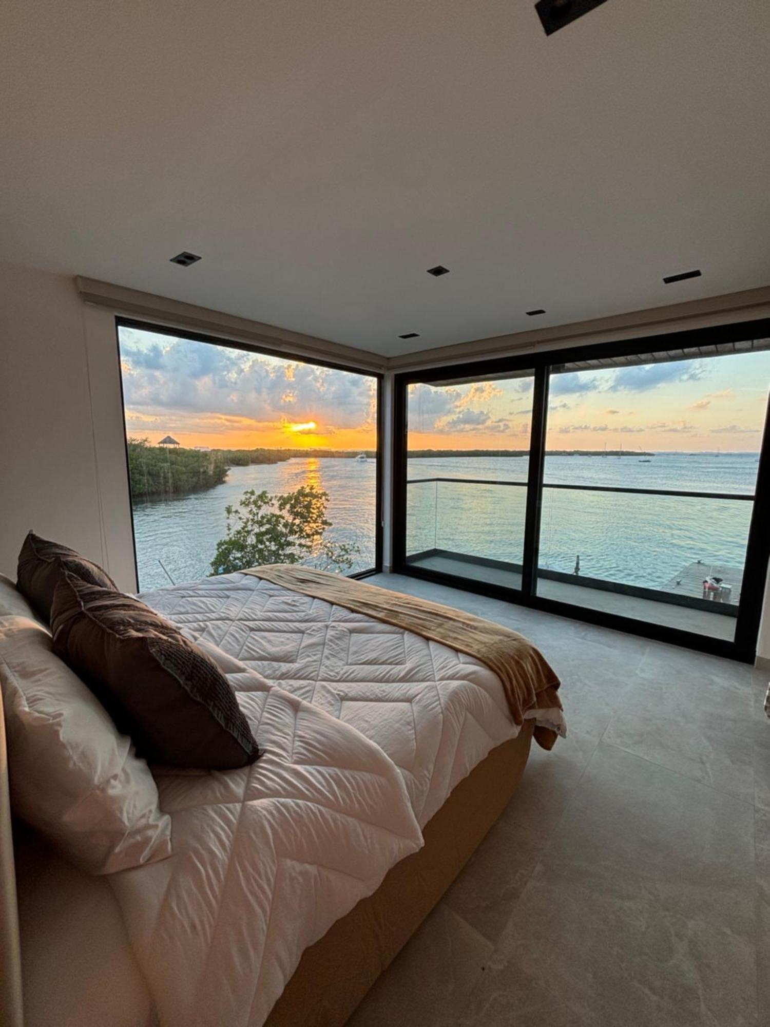 Casa Manola Beautiful House Beachfront Isla Mujeres